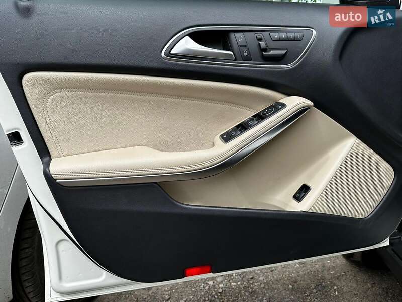 Mercedes-Benz GLA-Class 2015