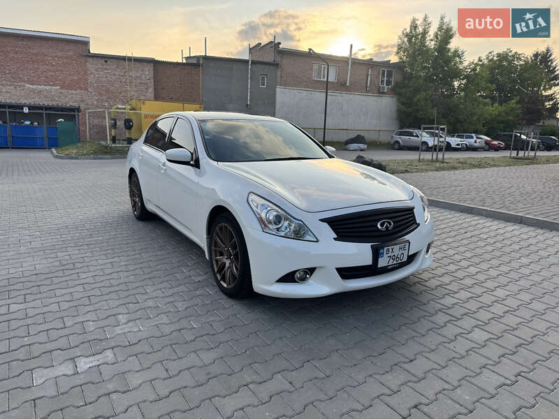Infiniti G25 2011