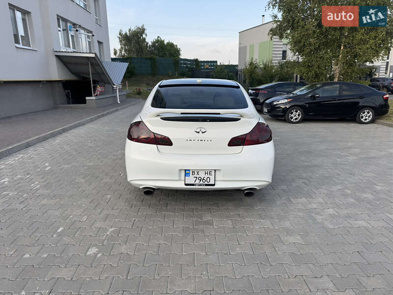 Infiniti G25 2011
