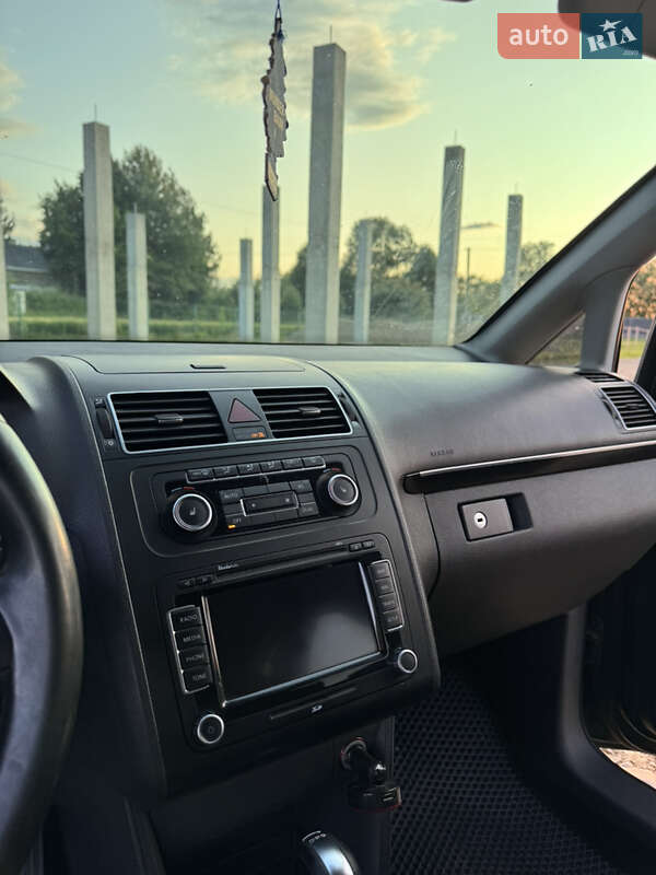 Volkswagen Touran 2011