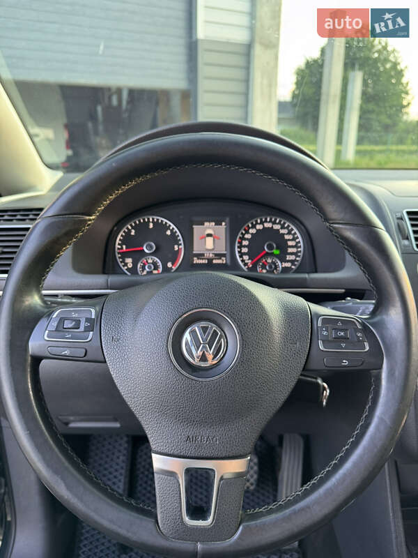 Volkswagen Touran 2011