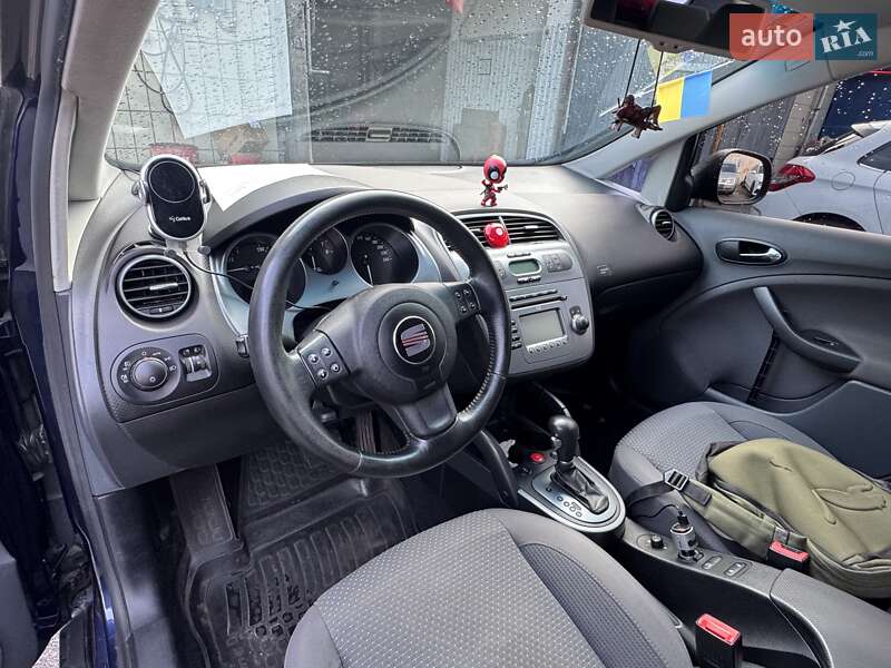 SEAT-8