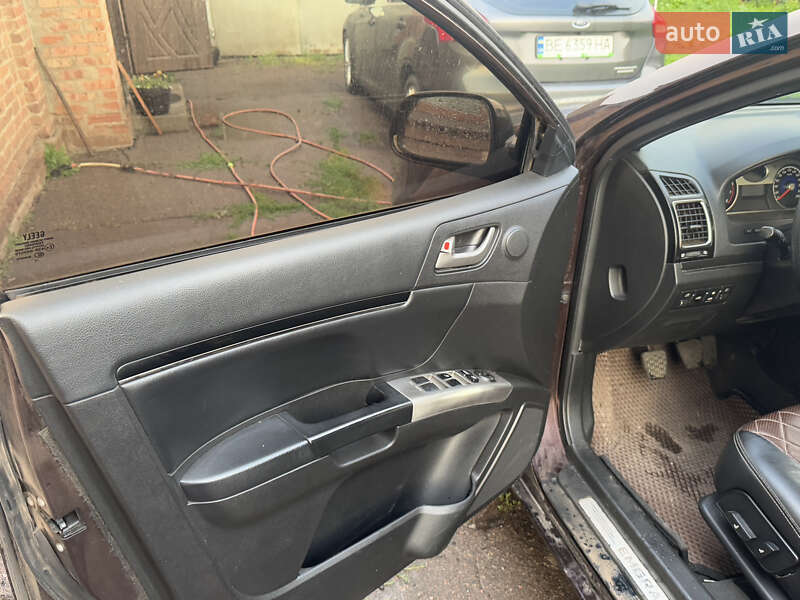 Geely Emgrand EC7-RV 2012