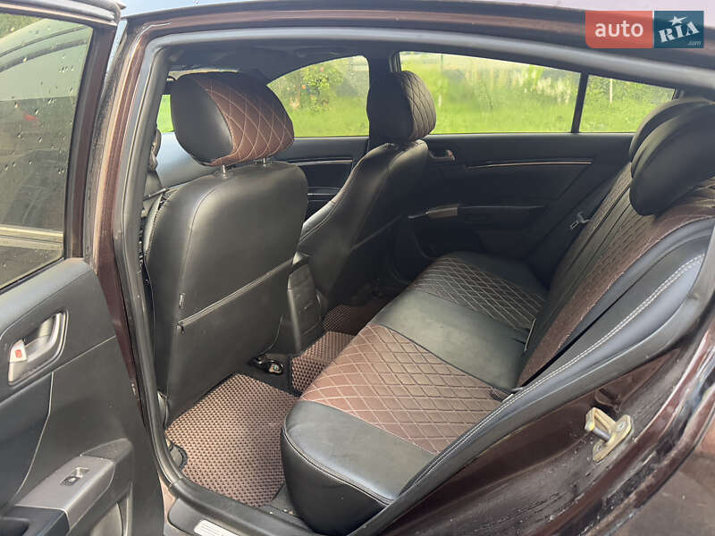 Geely Emgrand EC7-RV 2012