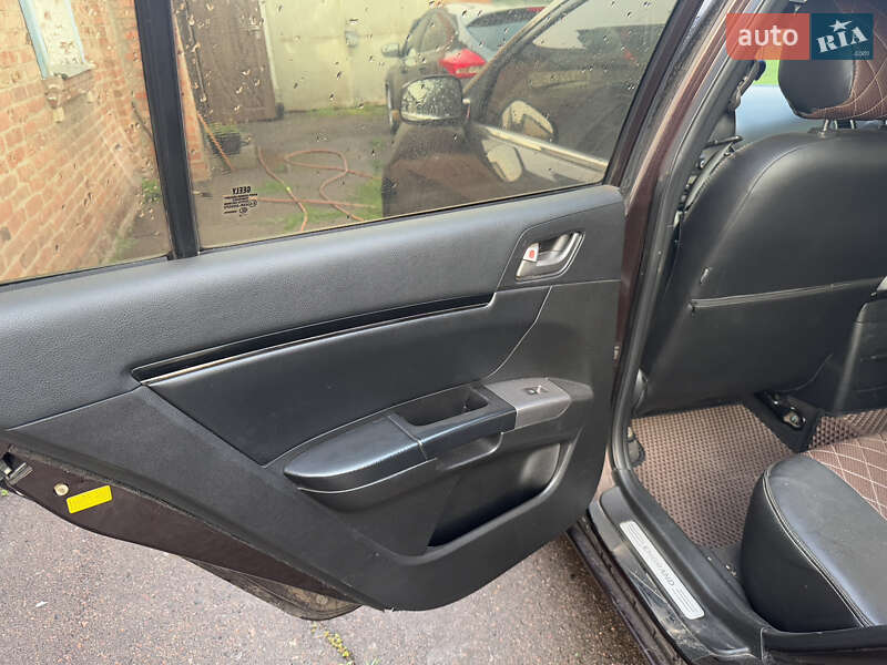 Geely Emgrand EC7-RV 2012