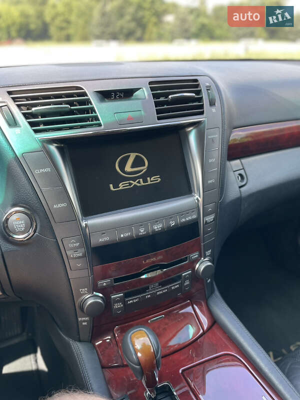 Lexus-85