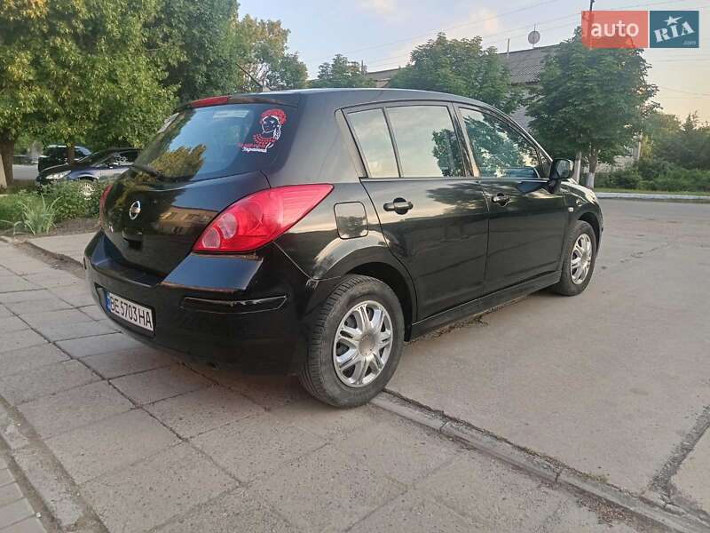 Nissan TIIDA 2010