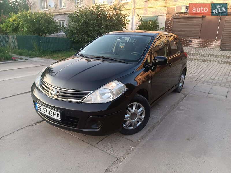 Nissan TIIDA 2010