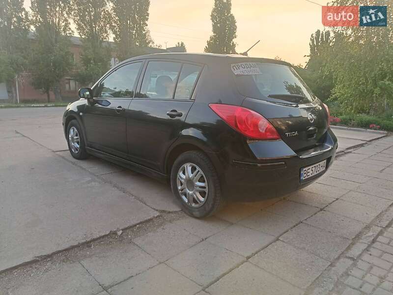 Nissan TIIDA 2010