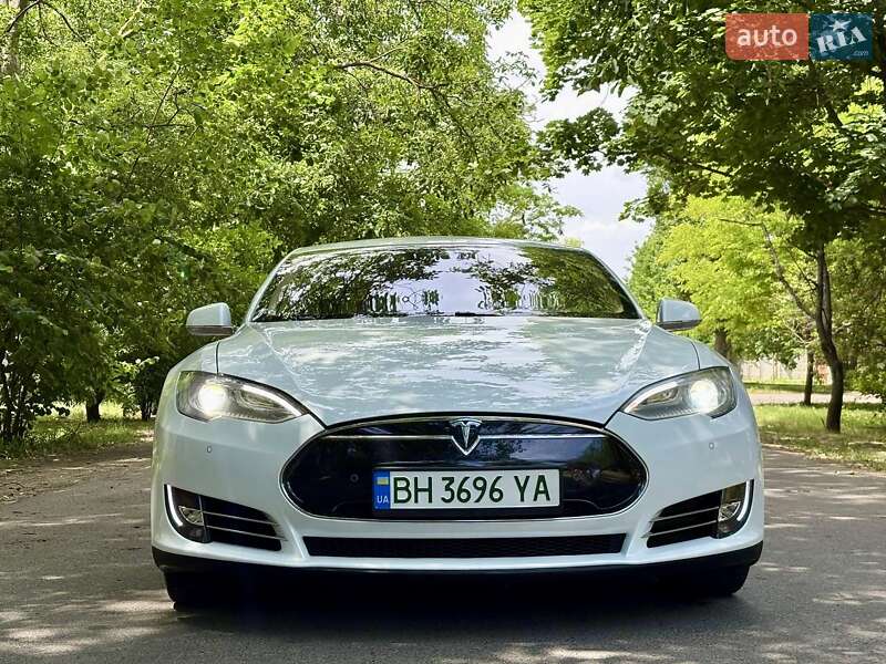 Tesla Model S 2013