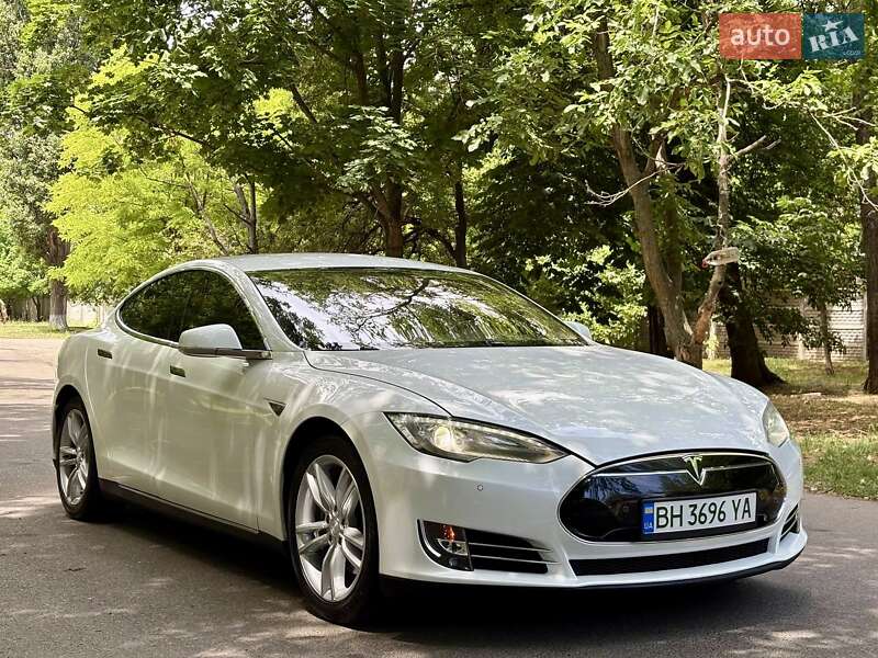 Tesla Model S 2013