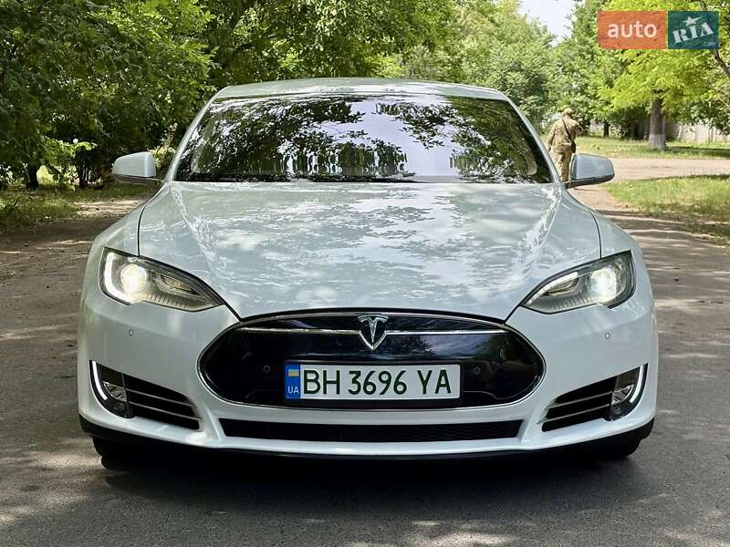 Tesla Model S 2013