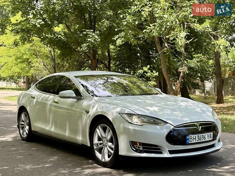 Tesla Model S 2013