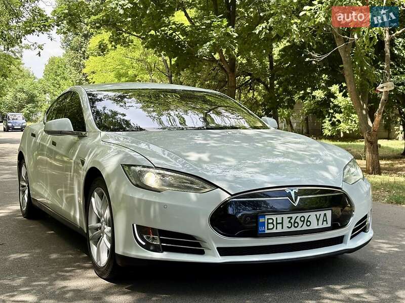 Tesla Model S 2013
