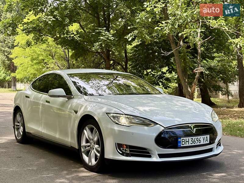 Tesla Model S 2013