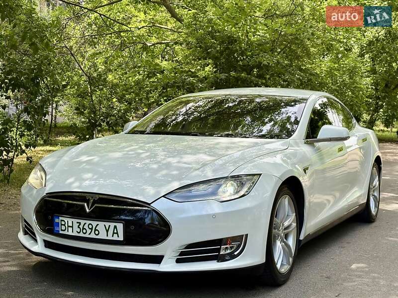 Tesla Model S 2013