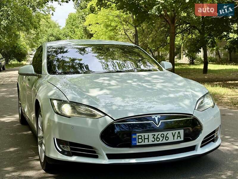 Tesla Model S 2013