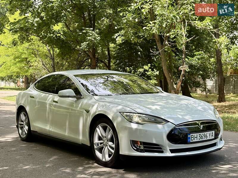 Tesla Model S 2013