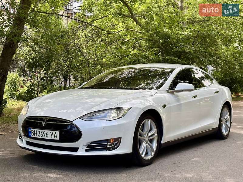 Tesla Model S 2013