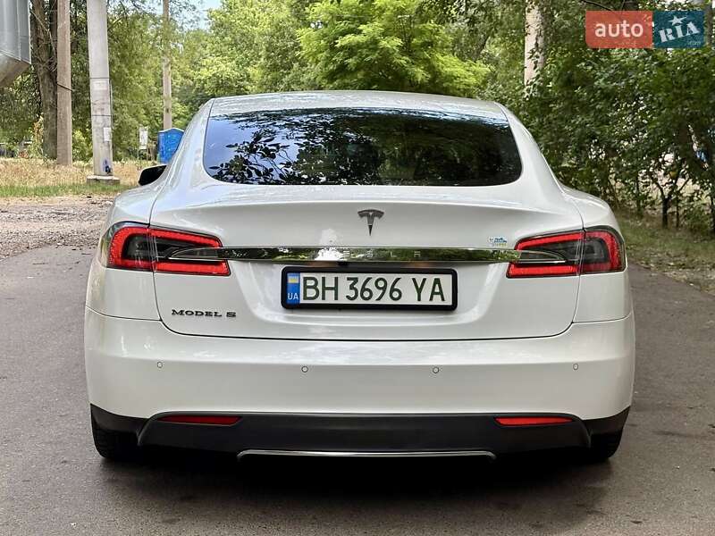 Tesla Model S 2013