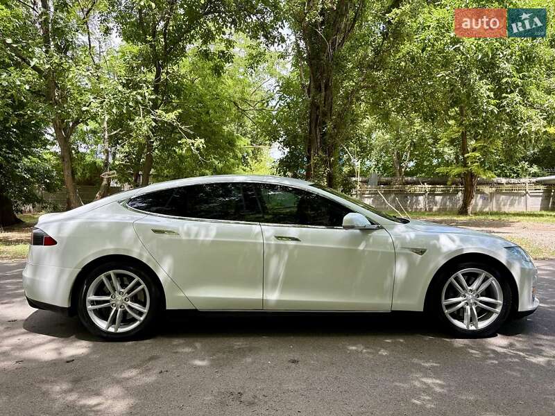 Tesla Model S 2013