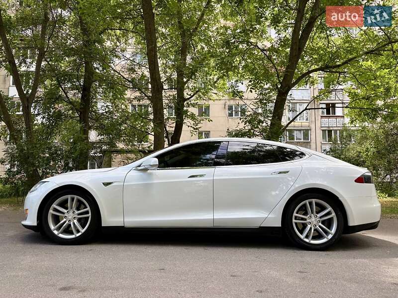 Tesla Model S 2013