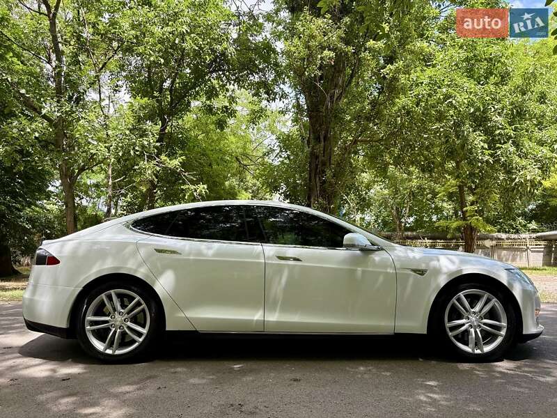 Tesla Model S 2013