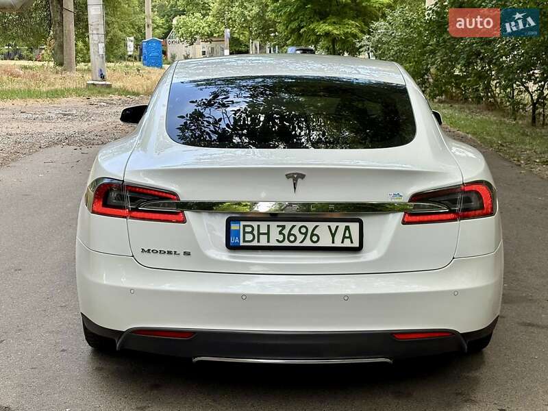 Tesla Model S 2013