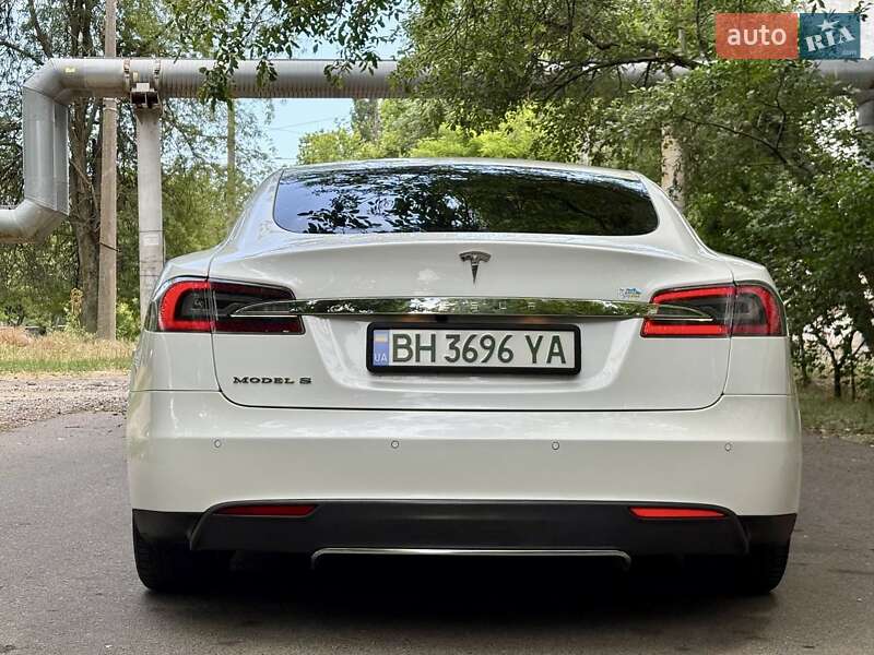 Tesla Model S 2013