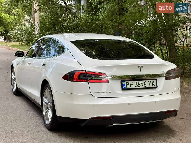 Tesla Model S 2013