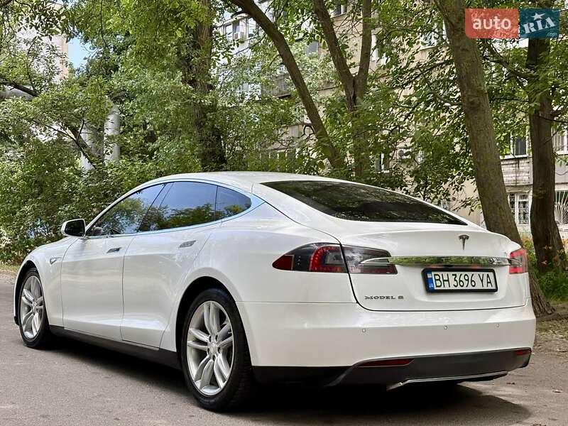 Tesla Model S 2013