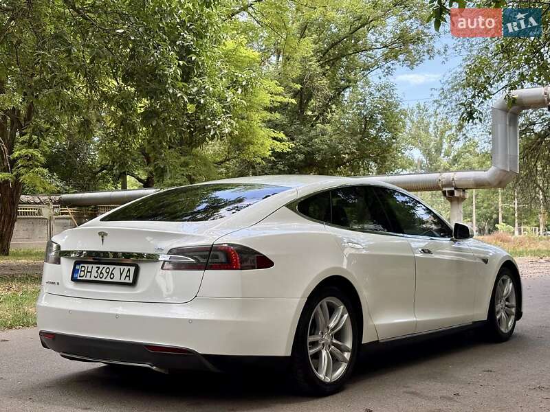 Tesla Model S 2013