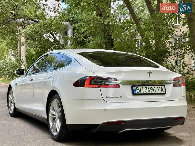 Tesla Model S 2013