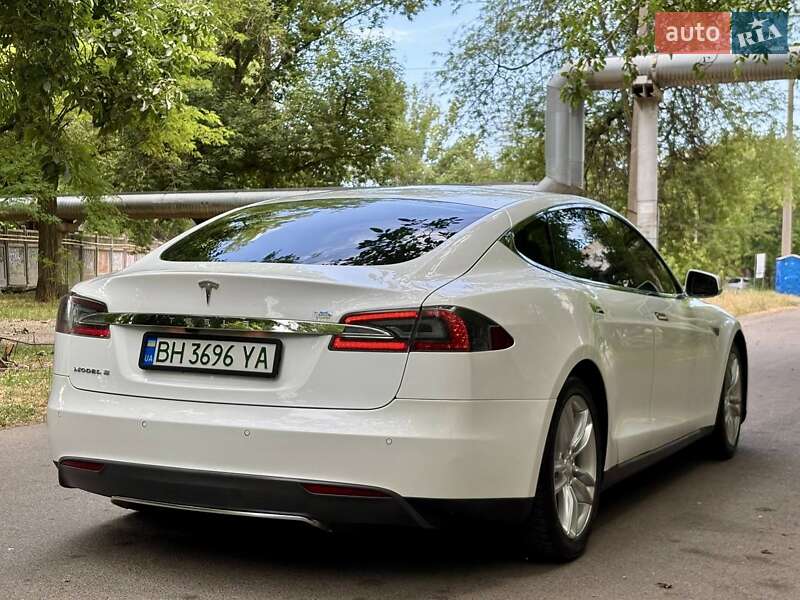 Tesla Model S 2013