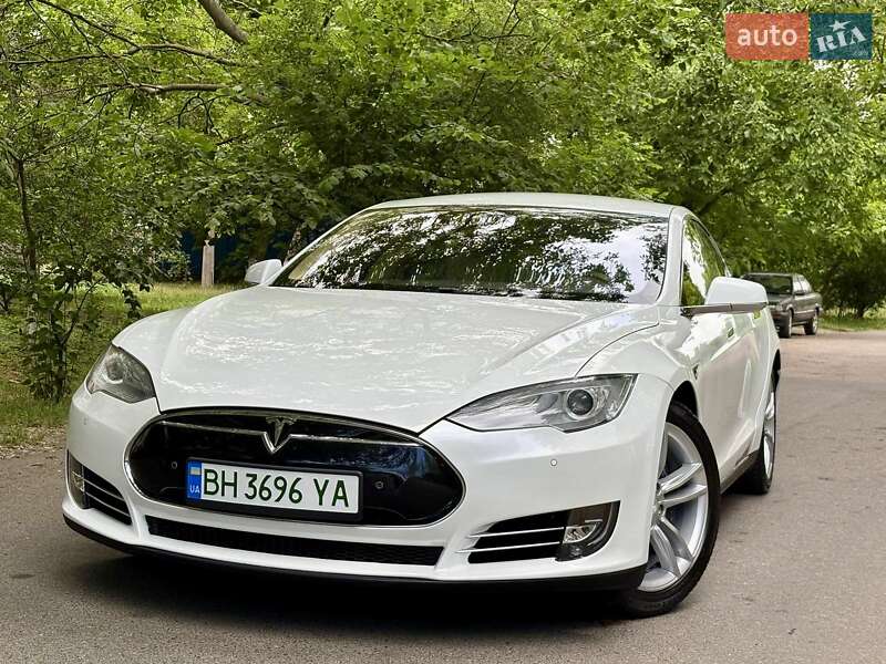 Tesla Model S 2013