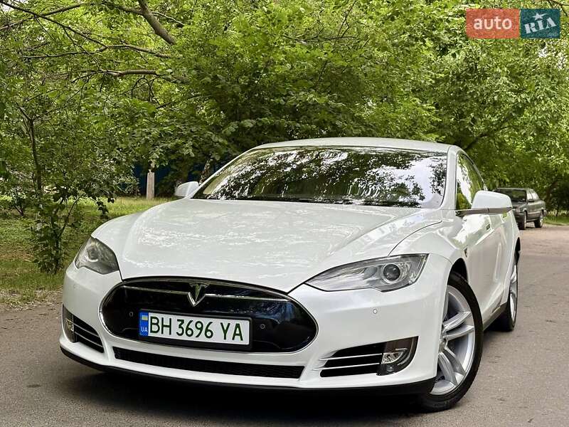 Tesla Model S 2013