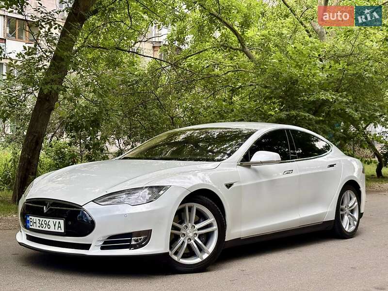 Tesla Model S 2013