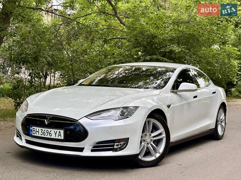 Tesla Model S 2013