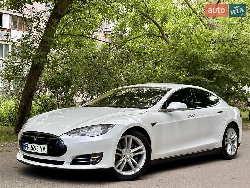 Tesla Model S 2013