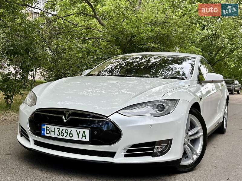 Tesla Model S 2013