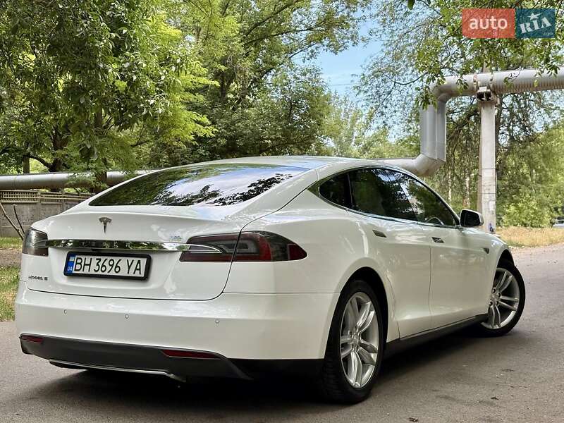 Tesla Model S 2013