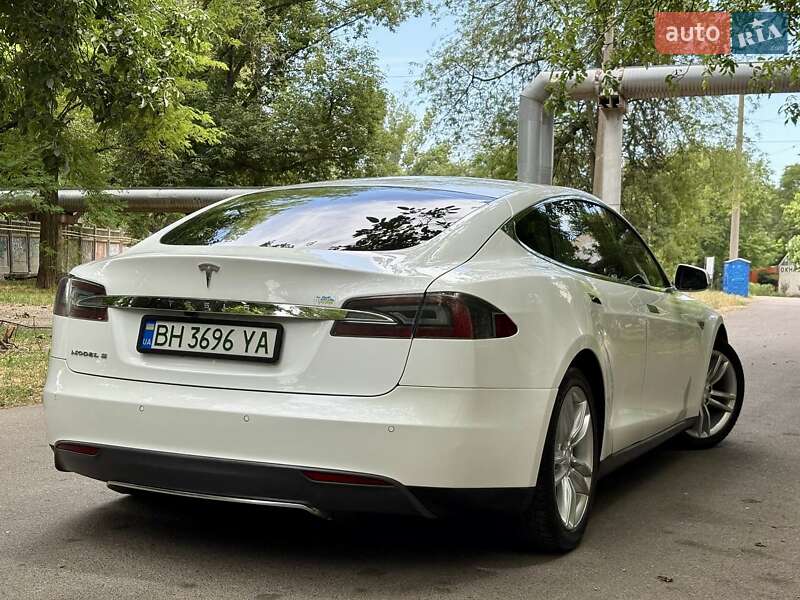 Tesla Model S 2013