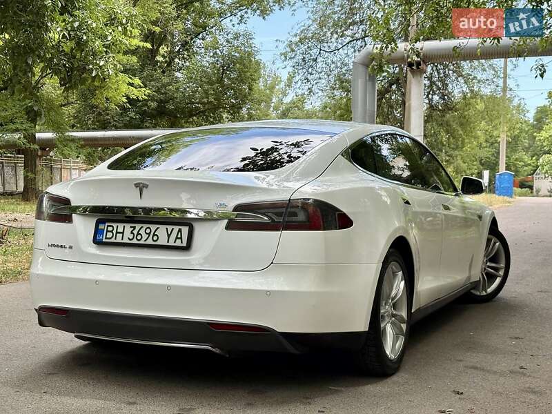 Tesla Model S 2013