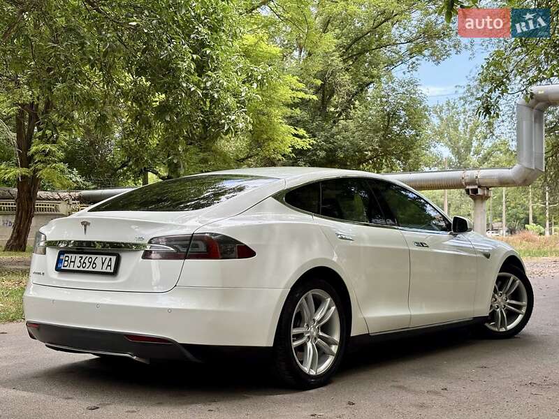 Tesla Model S 2013