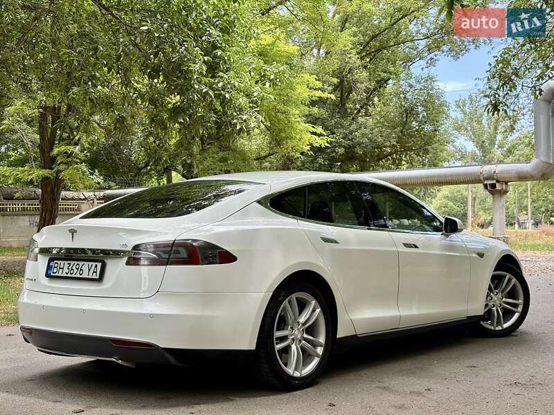 Tesla Model S 2013