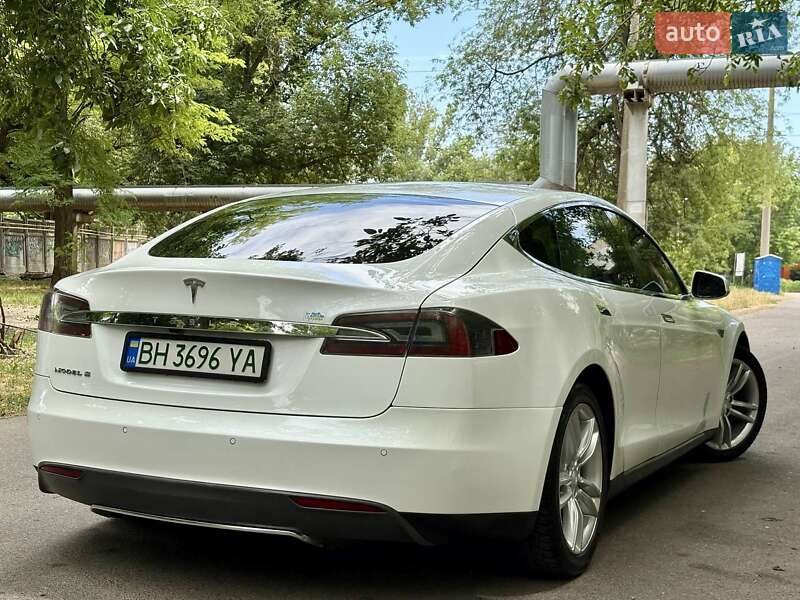 Tesla Model S 2013