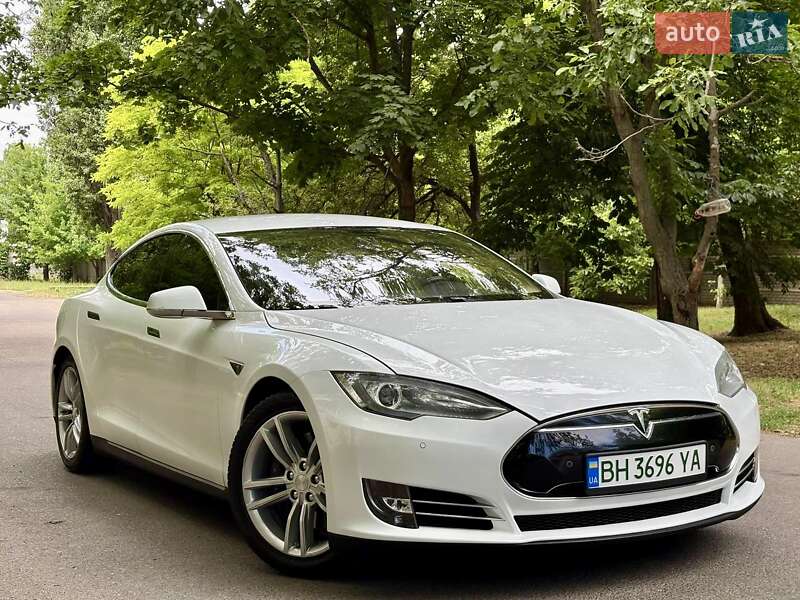 Tesla Model S 2013