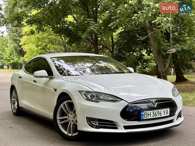 Tesla Model S 2013