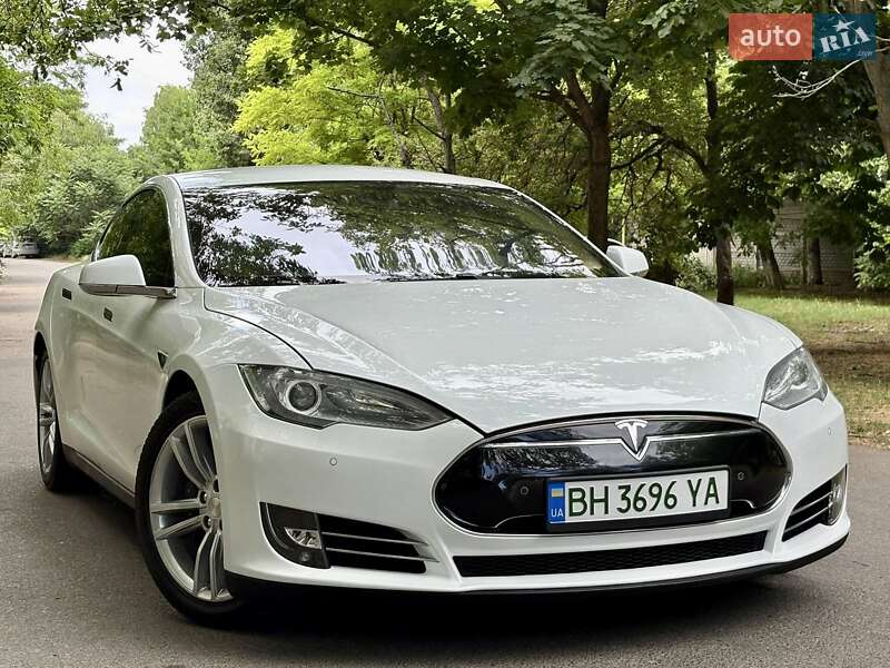 Tesla Model S 2013