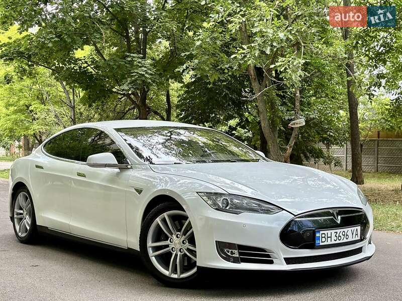 Tesla Model S 2013